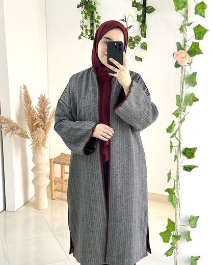 Kimono Élégant Gris à Bordures Bordeau Perlées